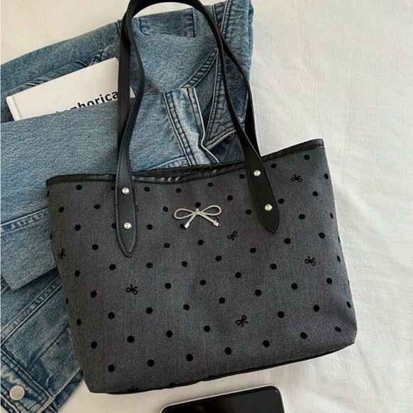 Polka dot and bow tote - Picture 4 of 6